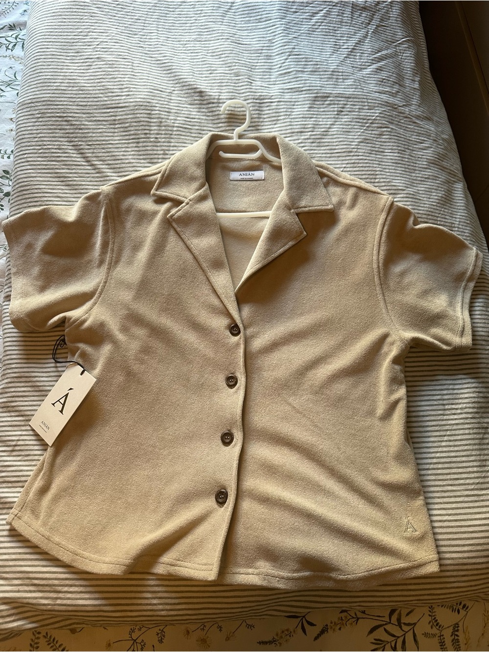 ANIAN Short Sleeve Button-Up Shirt in Beige